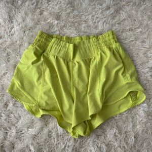Lululemon Hotty Hot High-Rise Lined Short 2.5" Electric Lemon Size 6